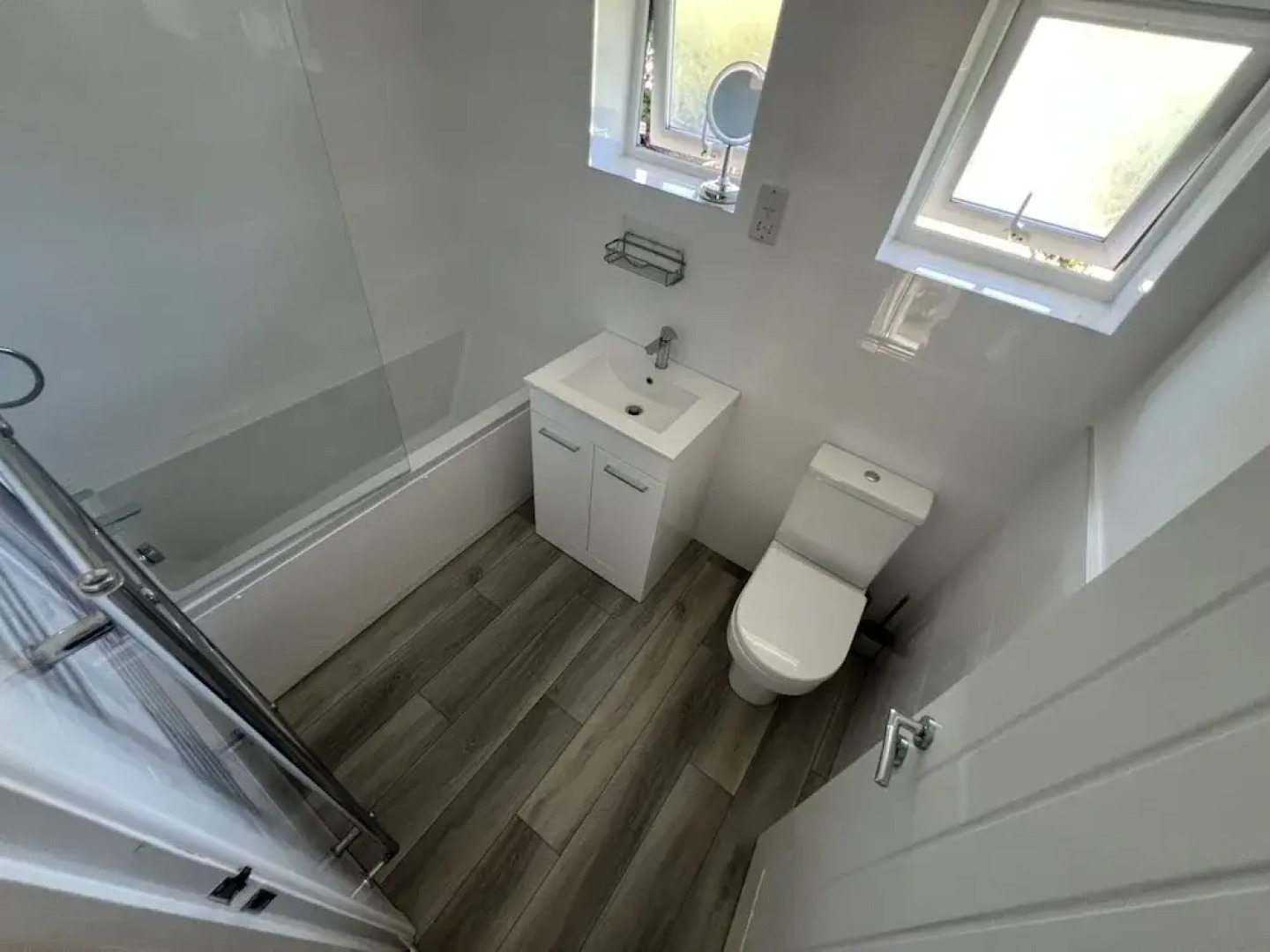 3 Bedroom House - Sleeps 6 & Free Parking