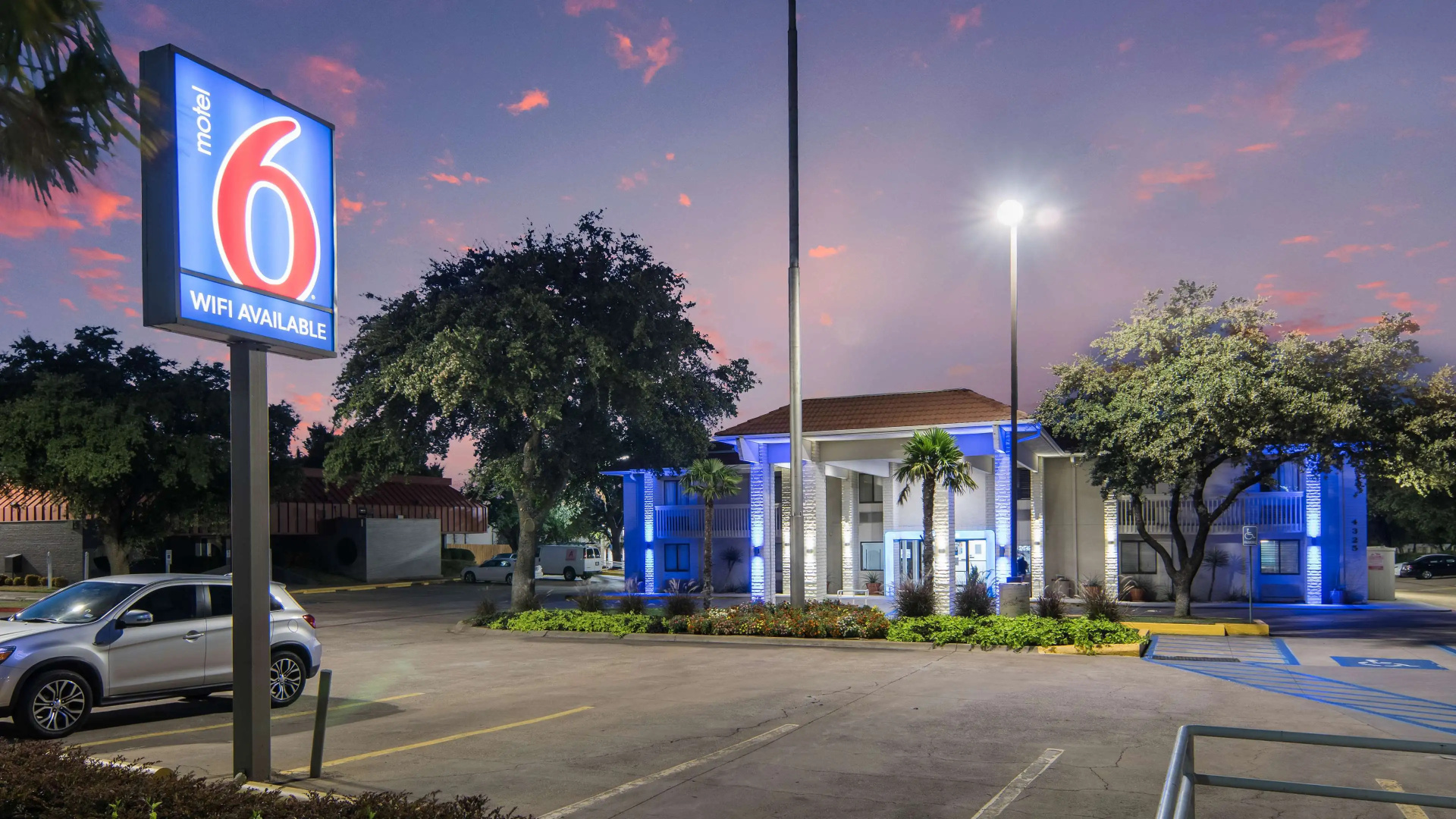 Motel 6 Addison, TX - Dallas