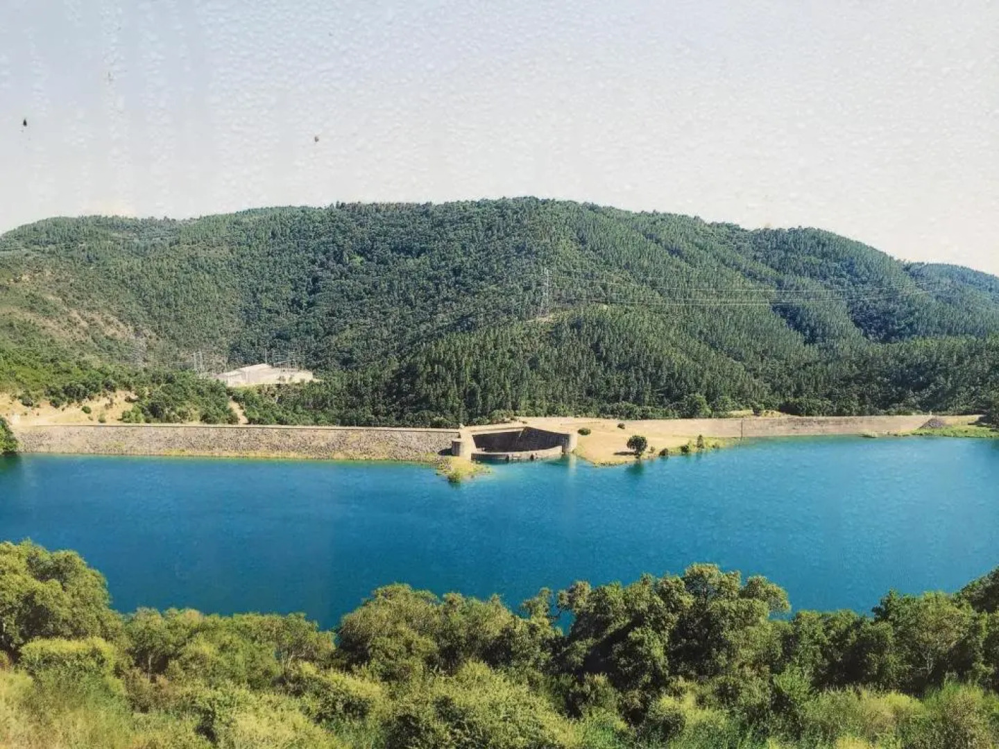 Chambre spacieuse independante dans villa plus parking privee