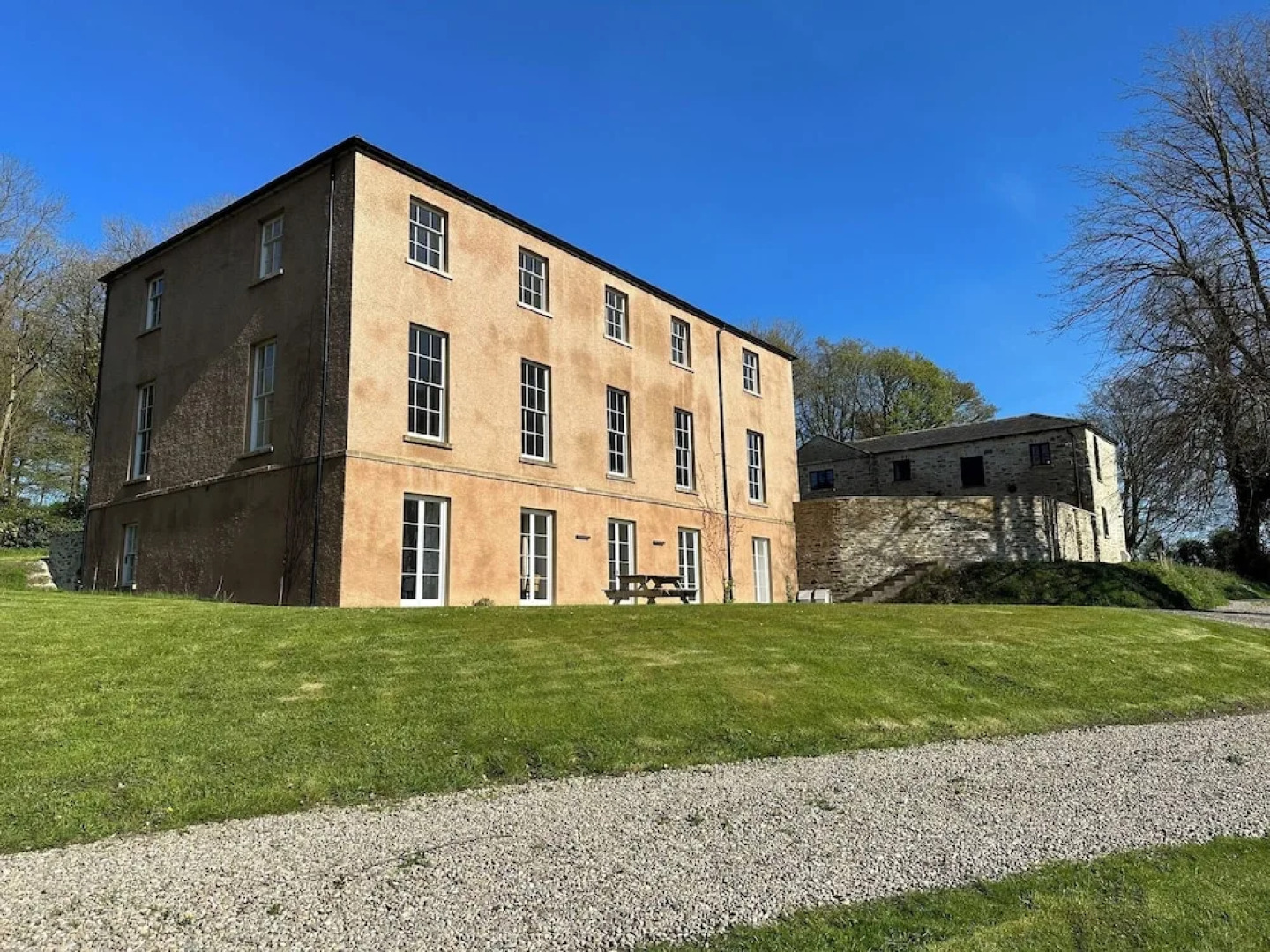 Captivating 5-bed Apartment Near Sion Mills