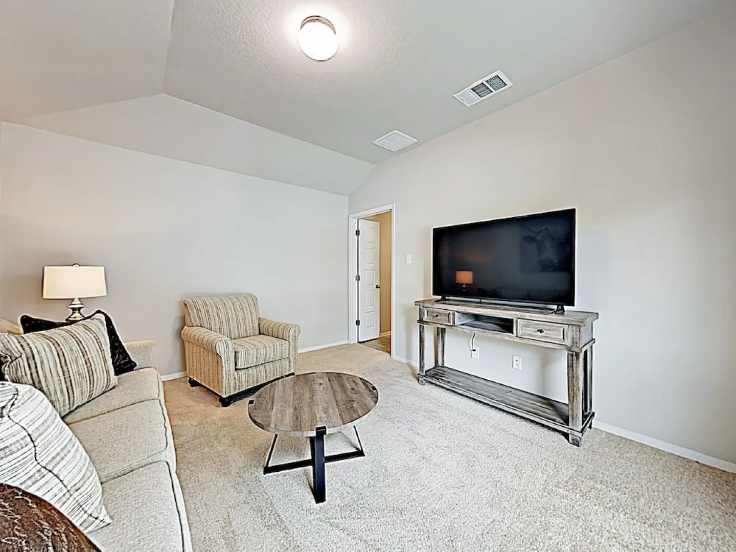 New Listing! Brand-new Hideaway Near Lakeside Fun 4 Bedroom Home