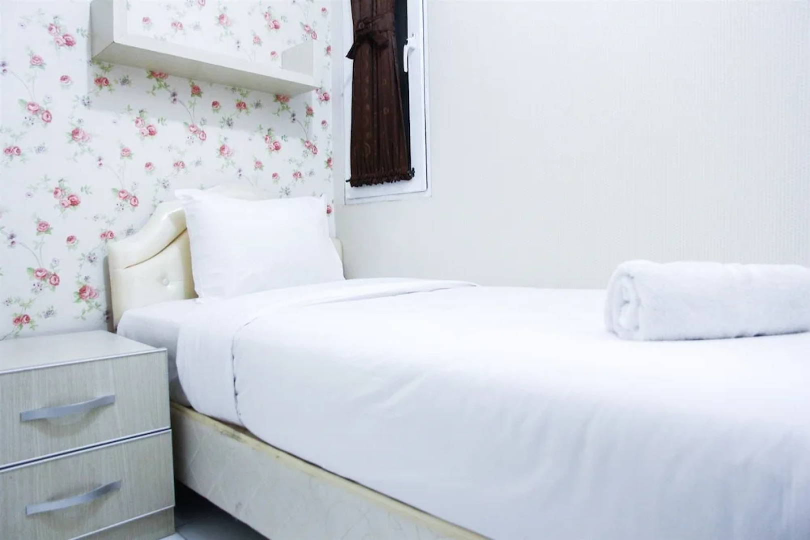 Pool View 2BR Mutiara Bekasi Apartment