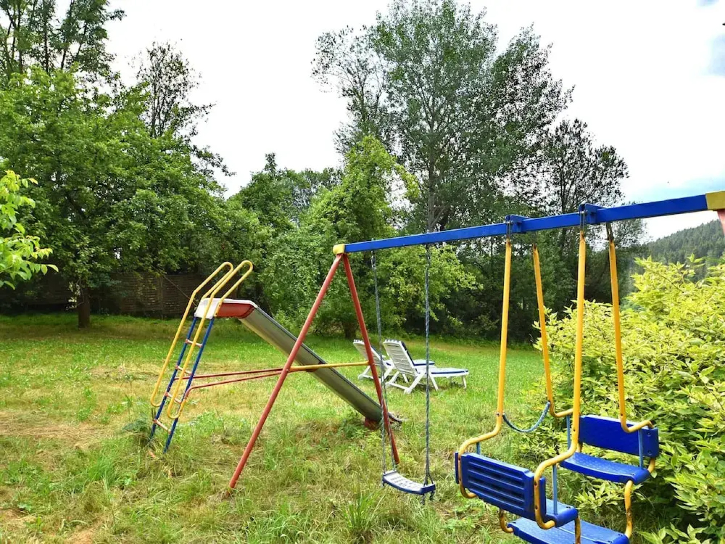 Vintage Holiday Home in Grafenried With Garden