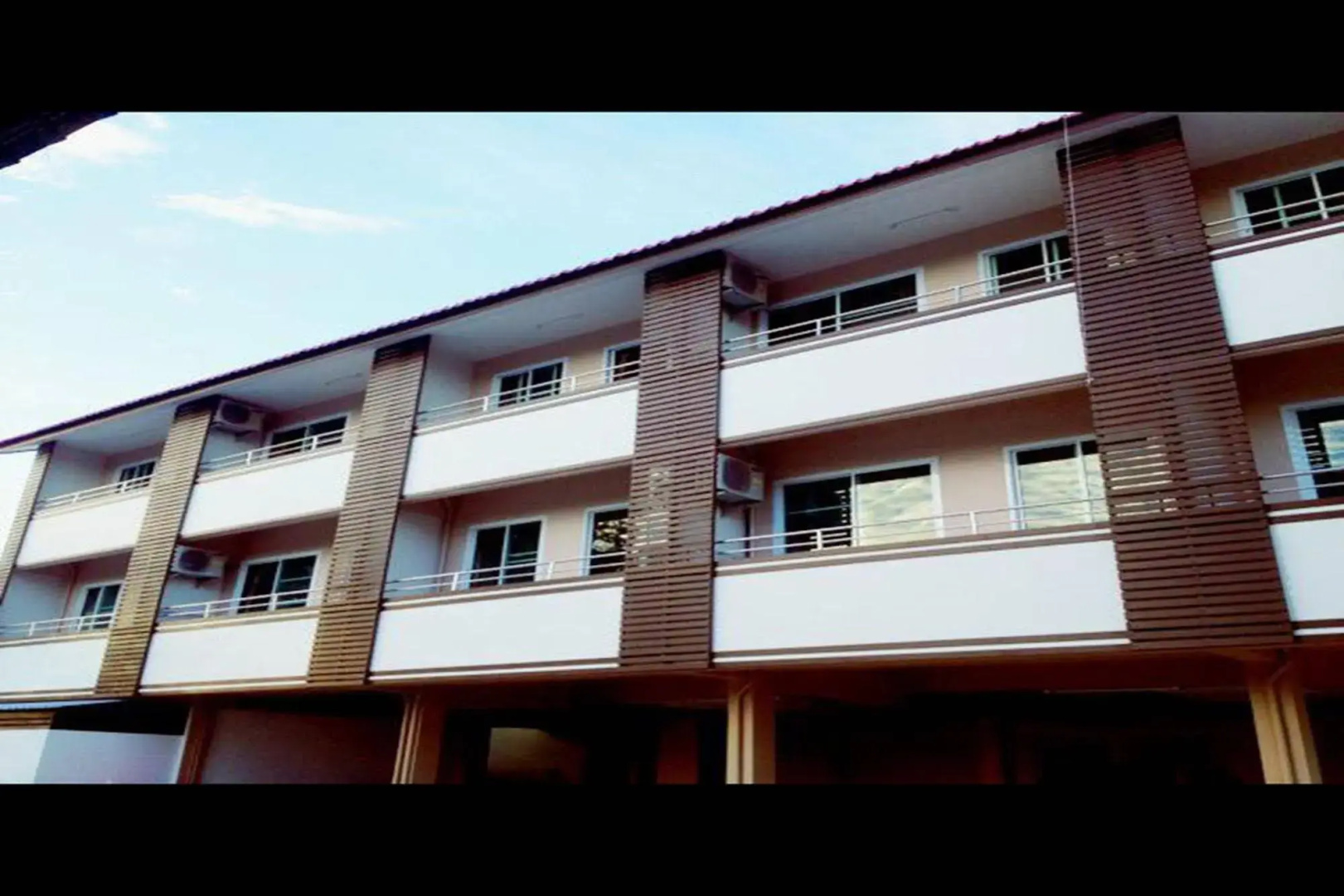 Pornkasem House