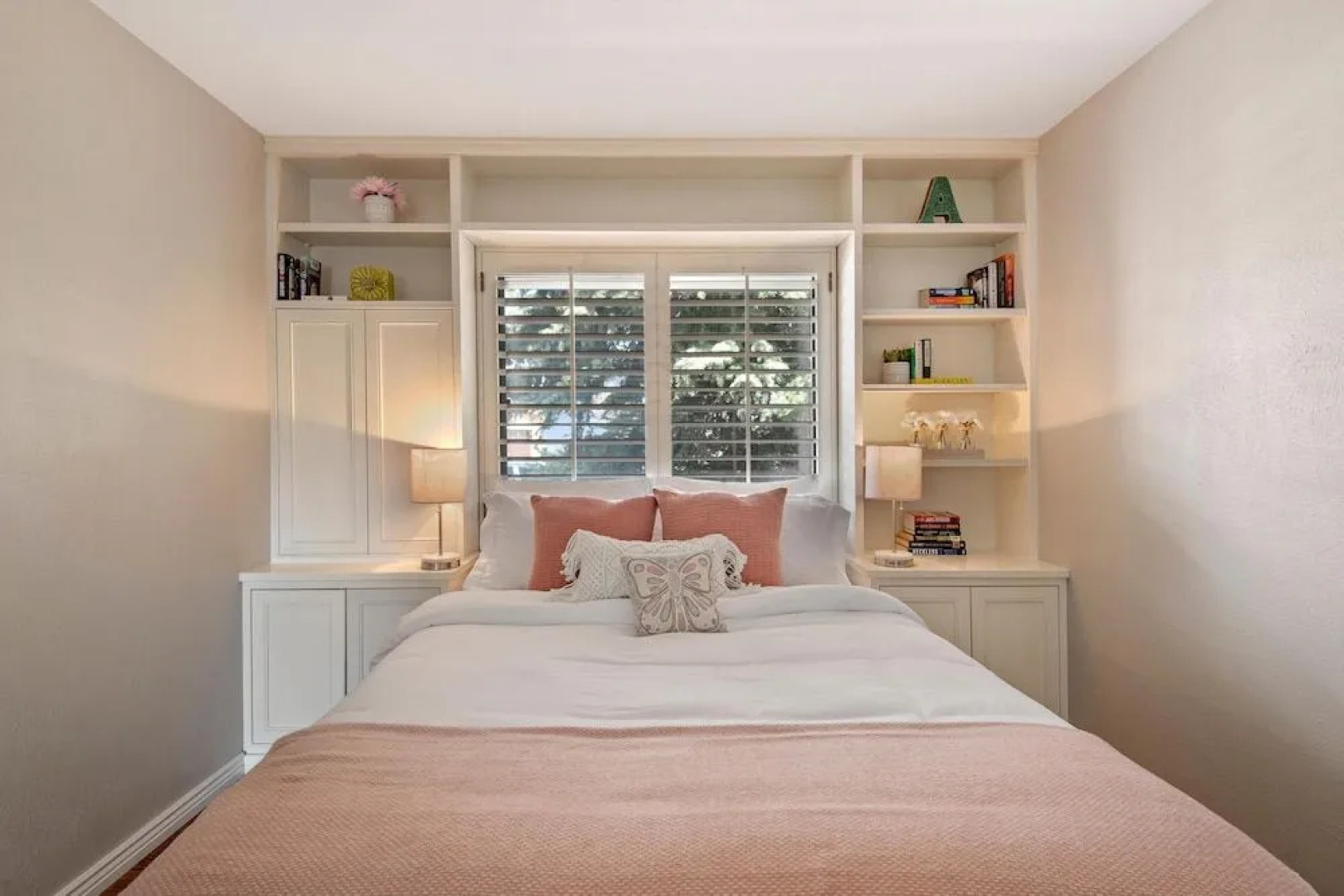 Relaxing Escape Complete With Home Theater and BBQ