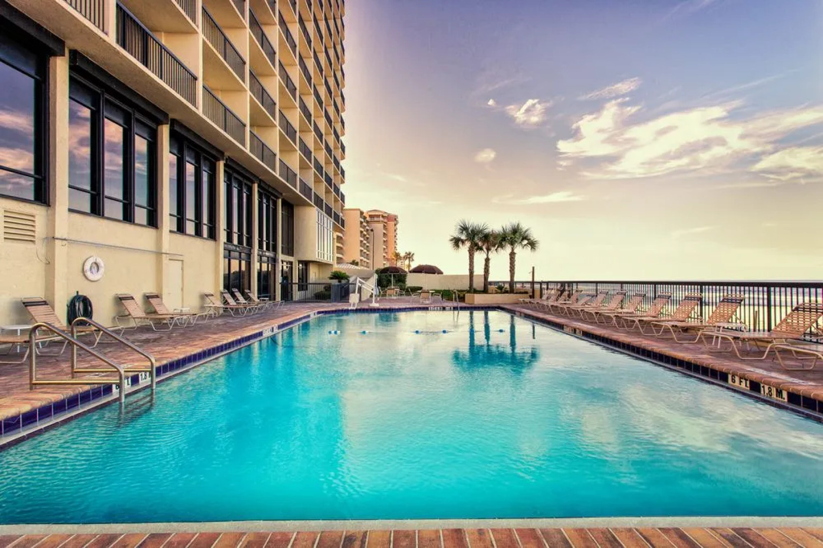 Holiday Inn Express Hotel & Suites Oceanfront Daytona Beach Shor