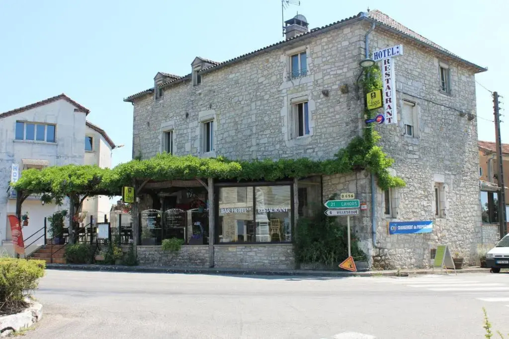 Logis Hotels  Auberge De La Tour   Hôtel Et Restaurant