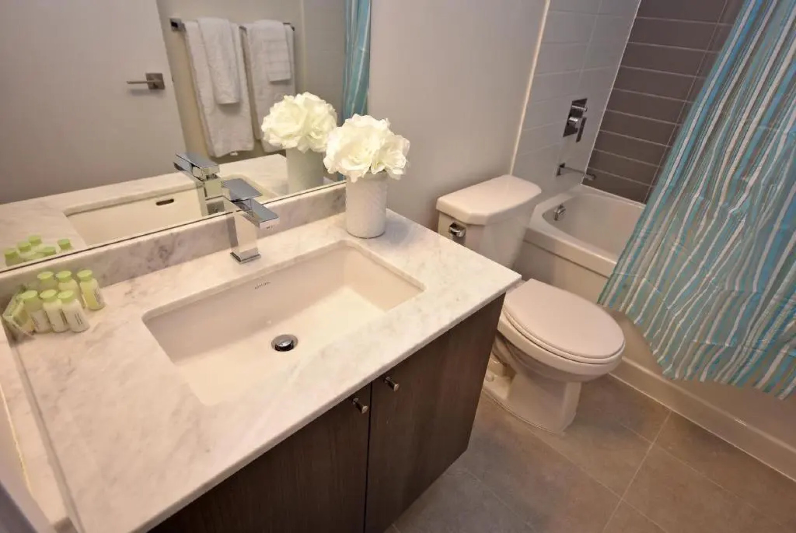 Royal Stays Furnished Apartments - Square One