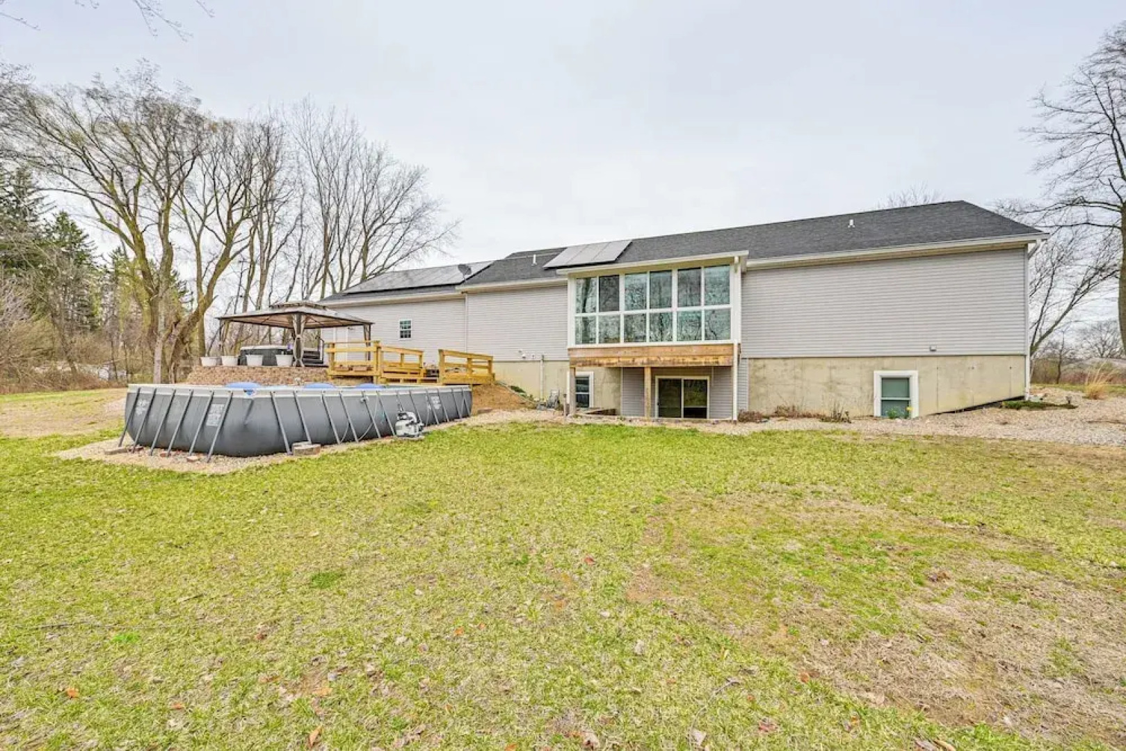 3 Mi to Dtwn: Family-friendly Home in South Haven!