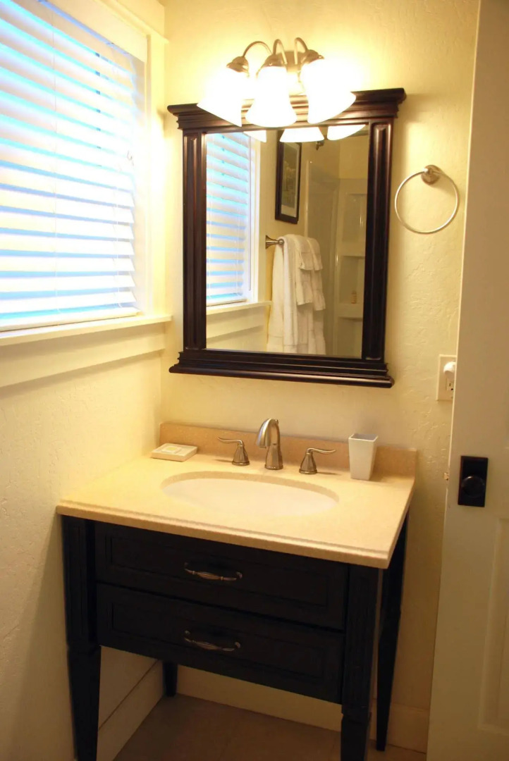 The Pines Inn and Cottages