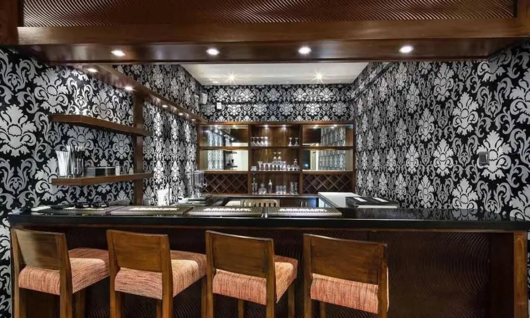 Grand 7 Hotel Kesbewa