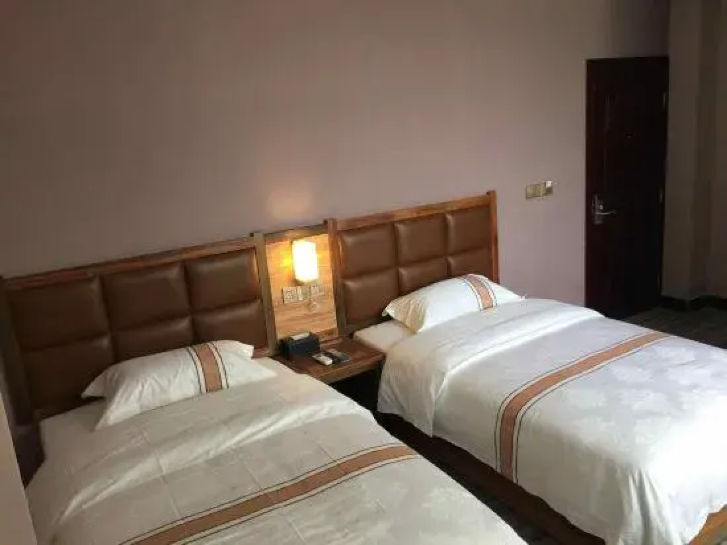 Aiwu Inn Daxin County Detian Waterfall