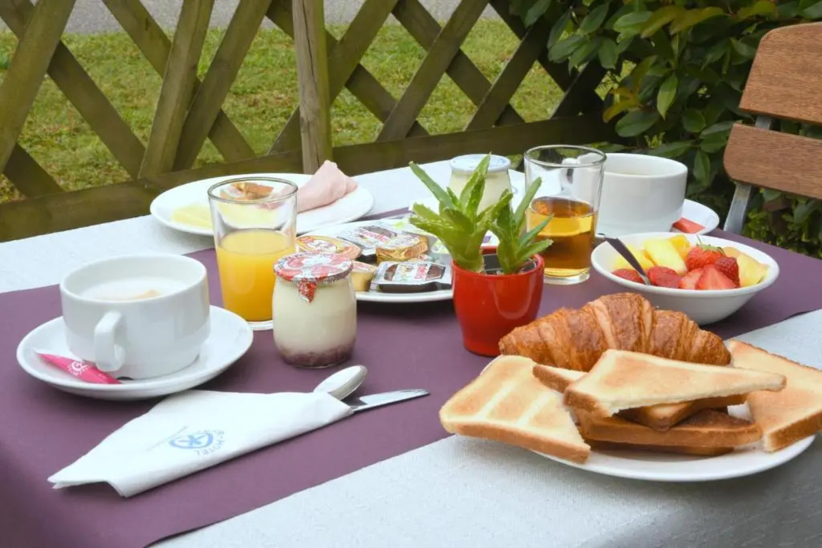 Отель Kyriad Annecy Nord - Epagny	