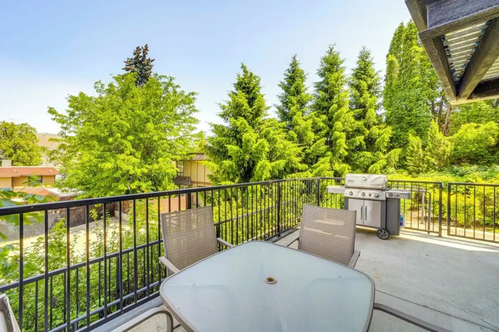 Steps to Lake Chelan: Condo w/ Resort Amenities!
