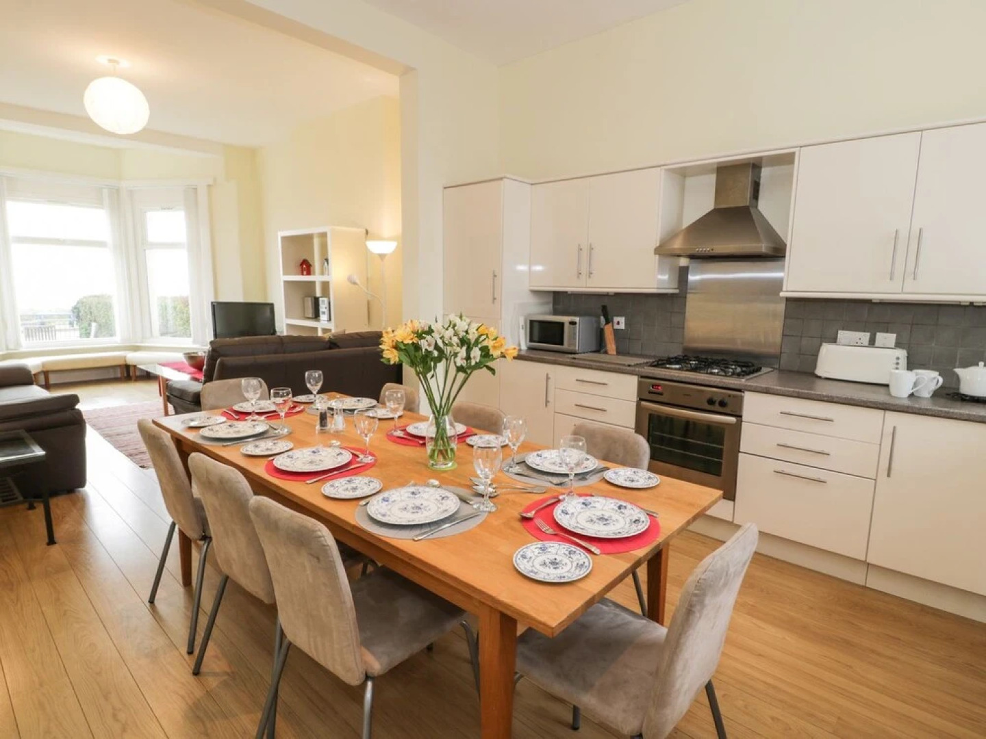 Apartment 1, 10 Marian y Mor