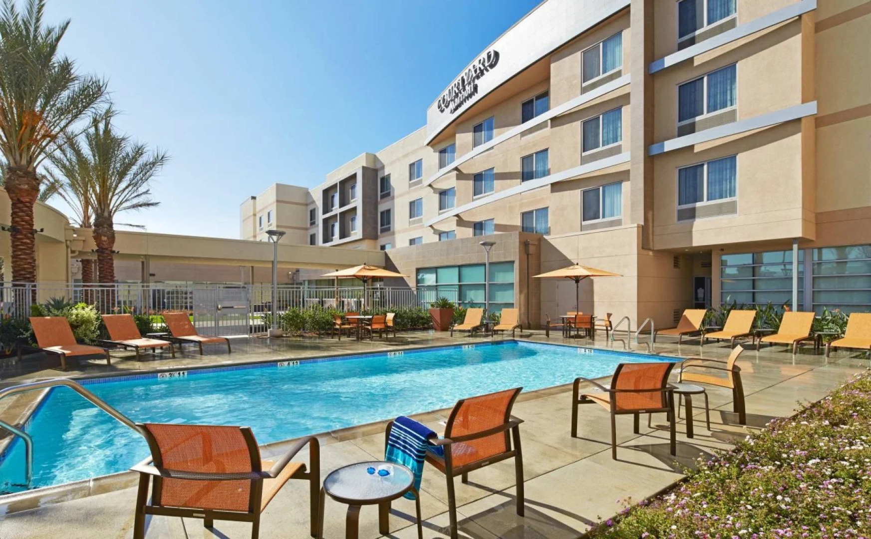 Courtyard by Marriott Long Beach Airport