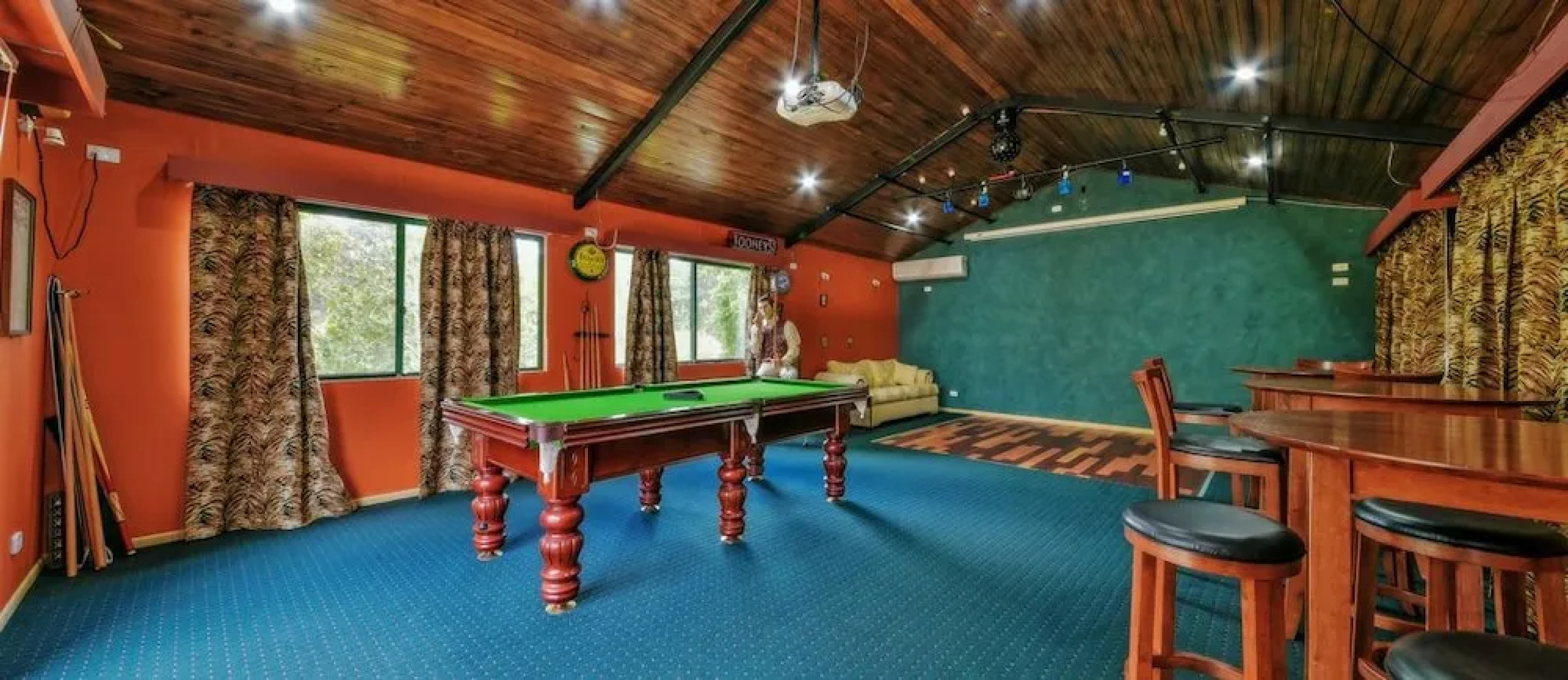 Mount Mee Country Inn Bed & Breakfast