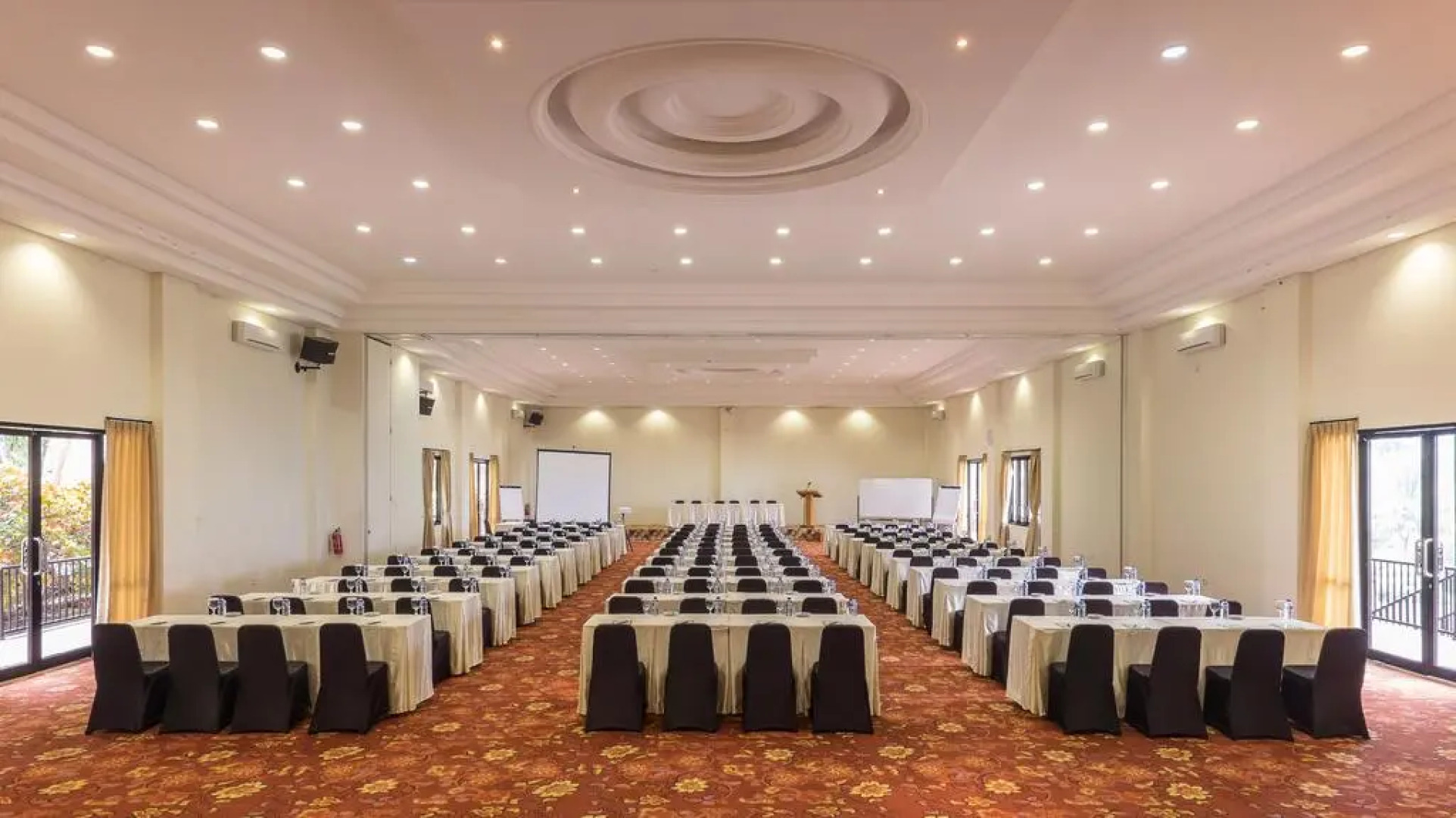 Jambuluwuk  Convention Hall & Resort Batu