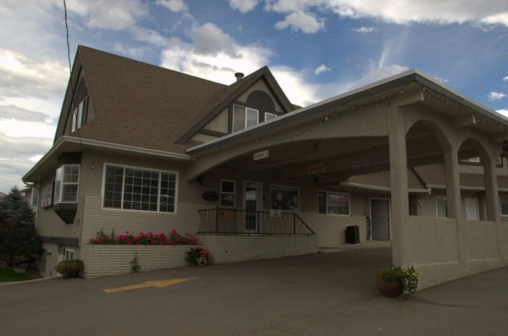 Best Budget Inn and Suites