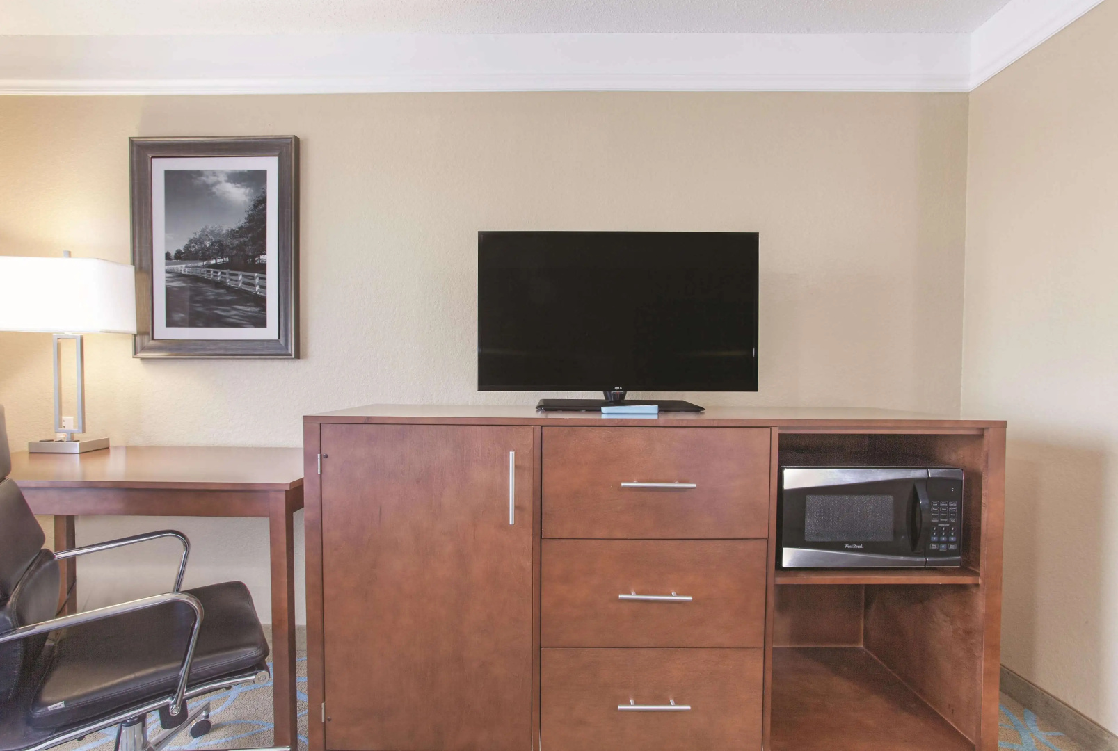 La Quinta Inn & Suites by Wyndham Elizabethtown