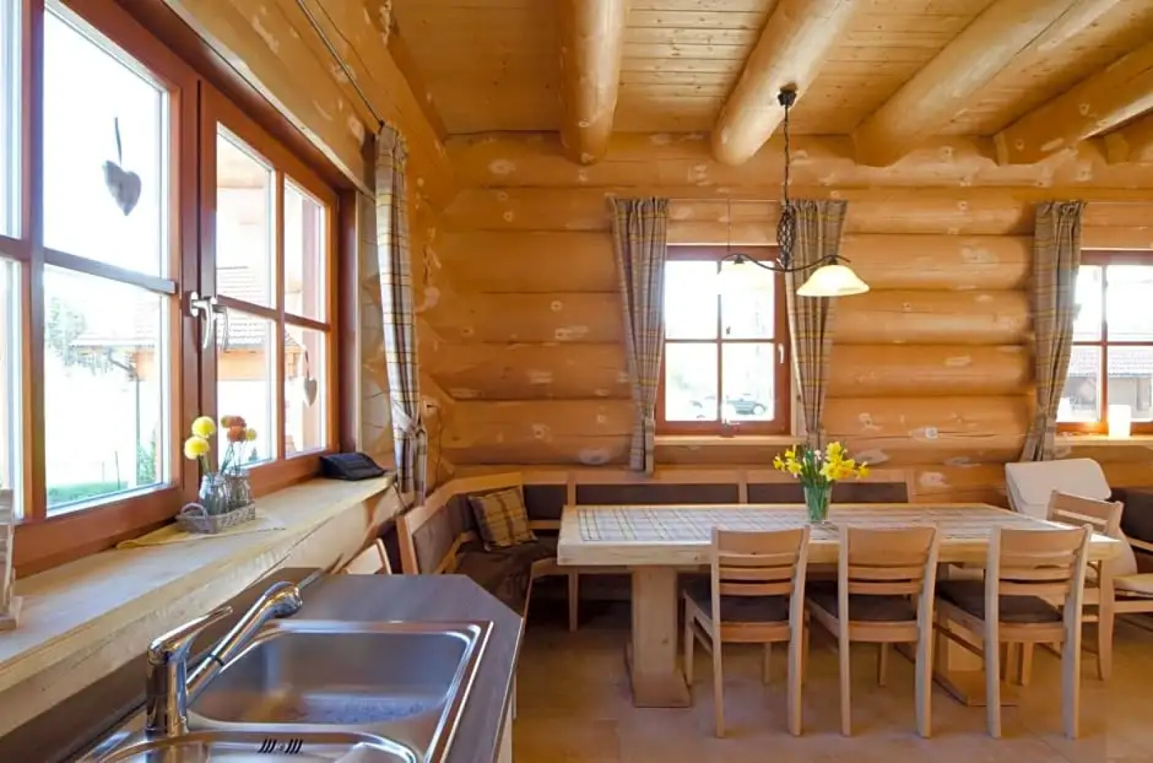 Heumann_s Blockhaeuser am Wald