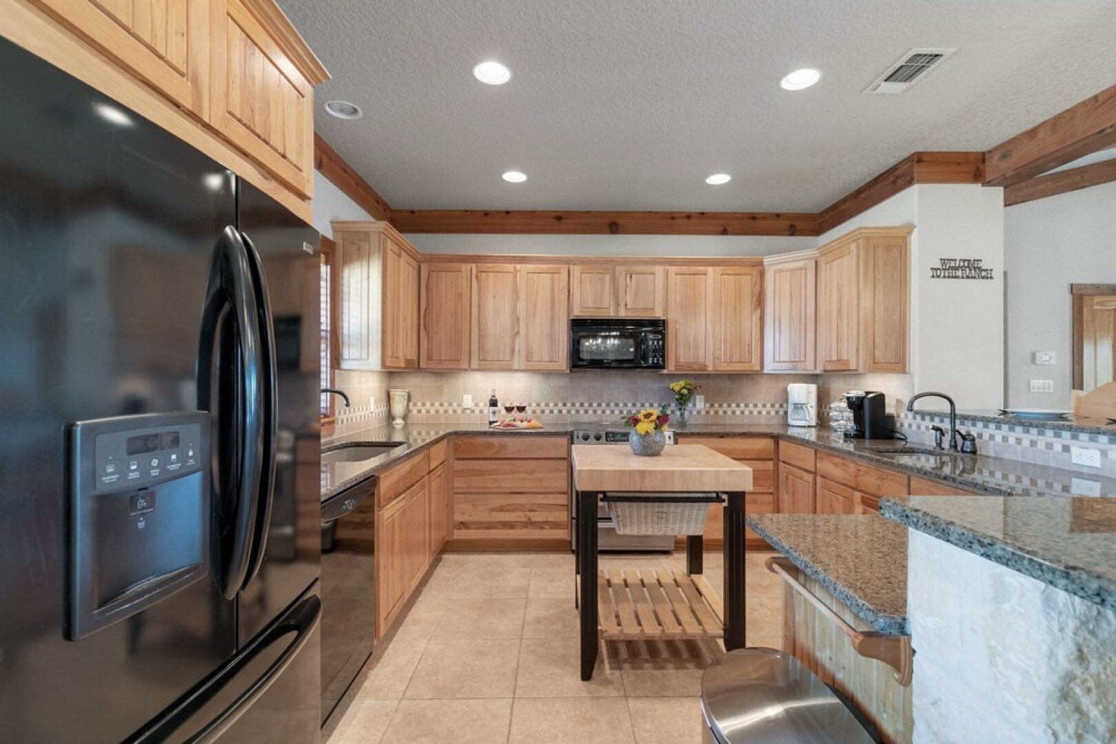 New Gorgeous Ranch With Private Swimming River, Waterfall, & Firepit