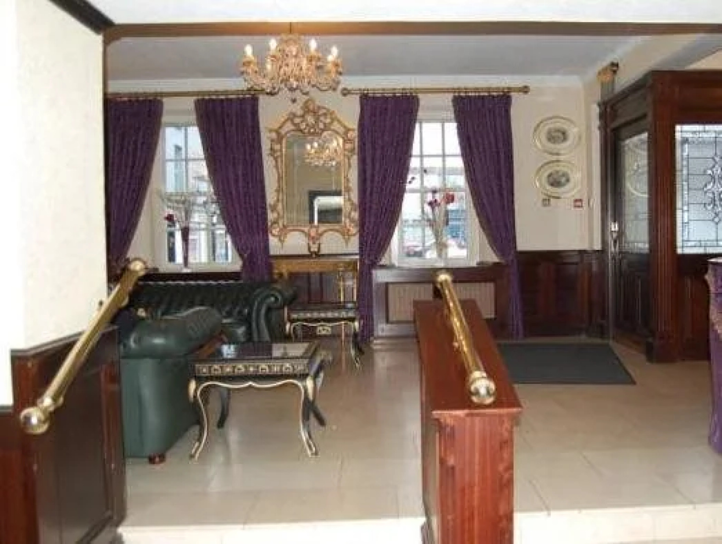 Dooly's Hotel