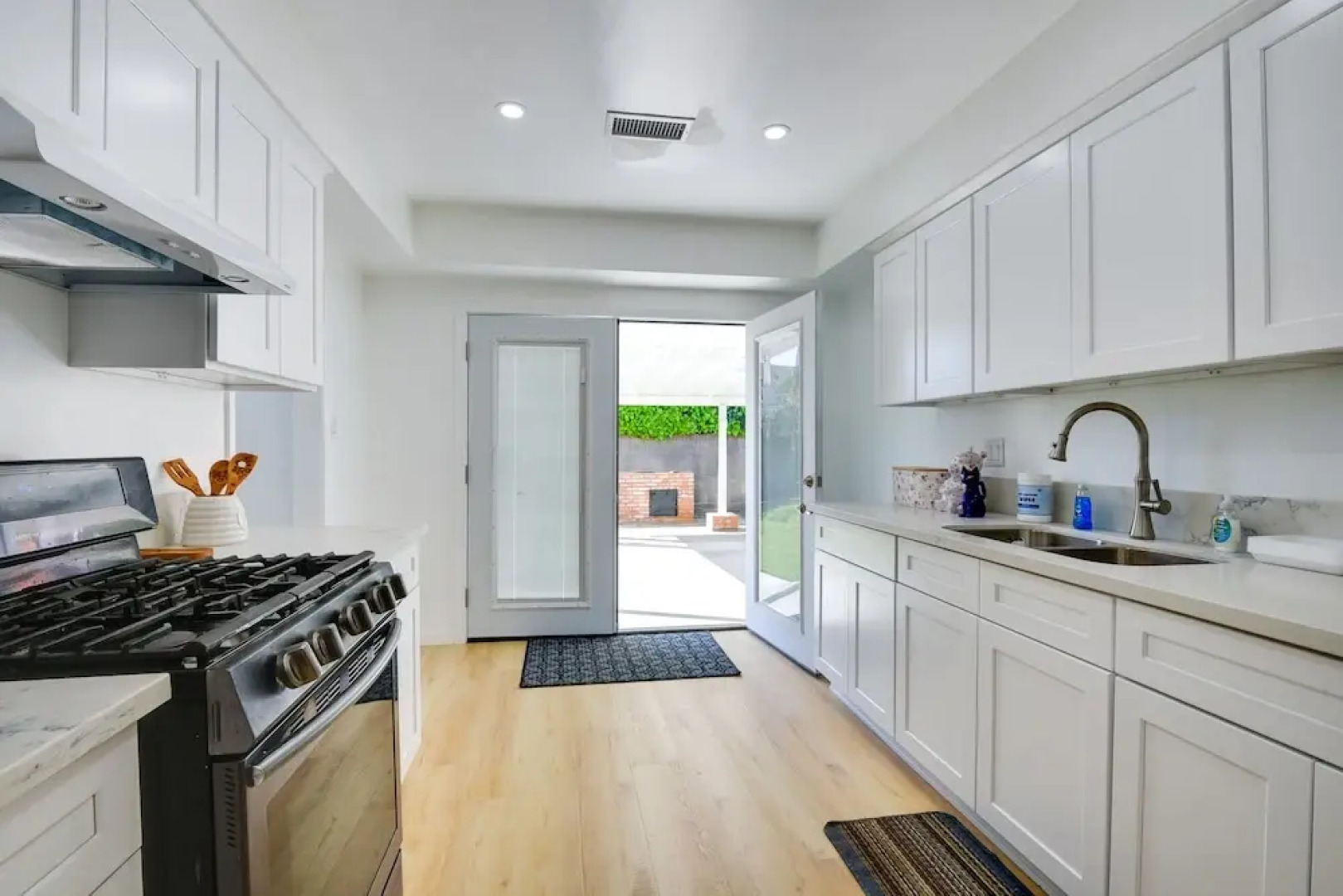 Pico Rivera Home w/ Patio ~ 20 Mi to Disney!