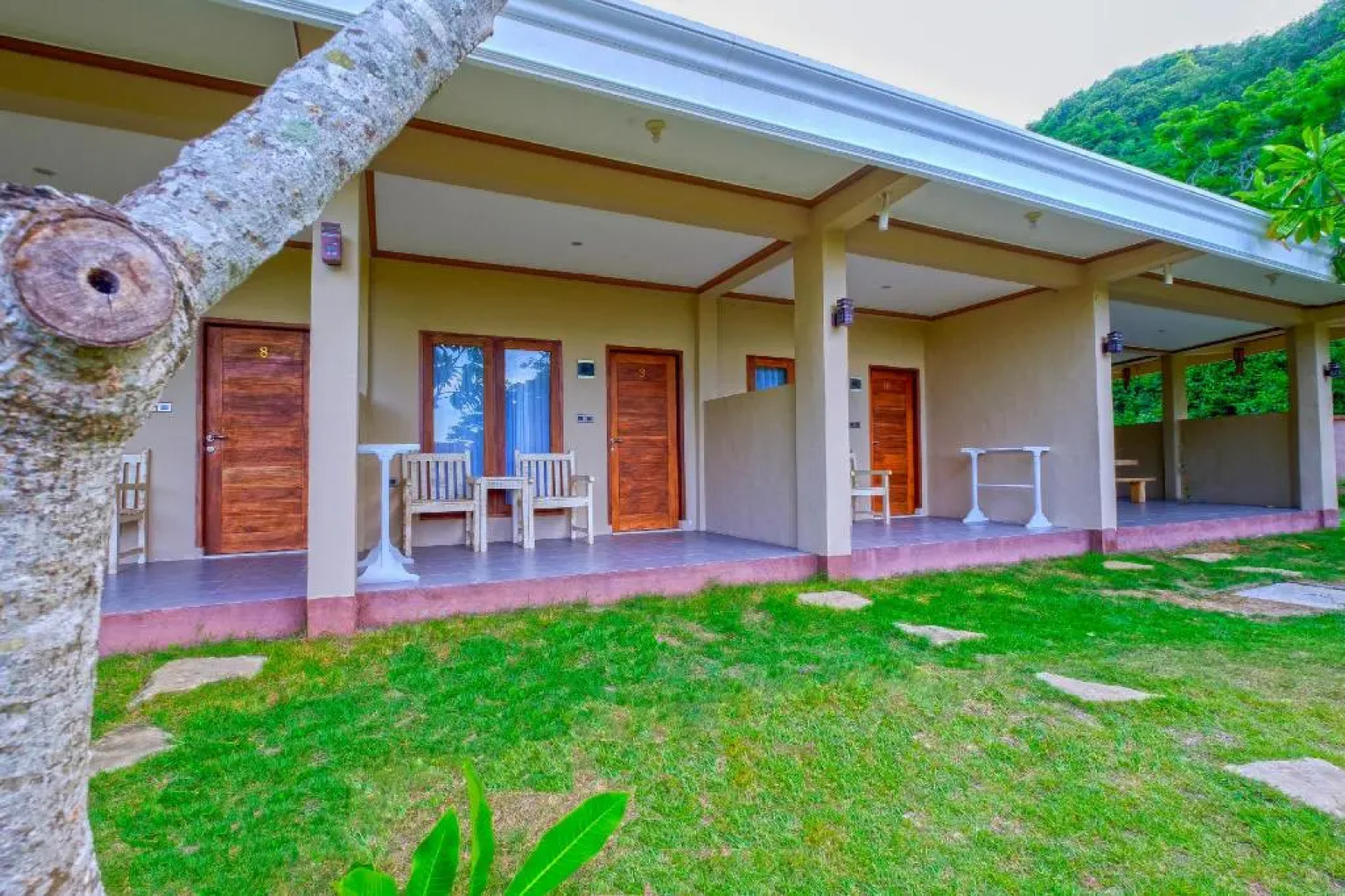 Oyo 2823 Artati Bungalows And Restaurant