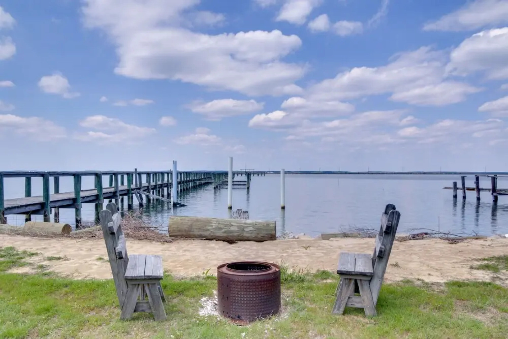 Bayfront Chincoteague Getaway w/ Fire Pit!