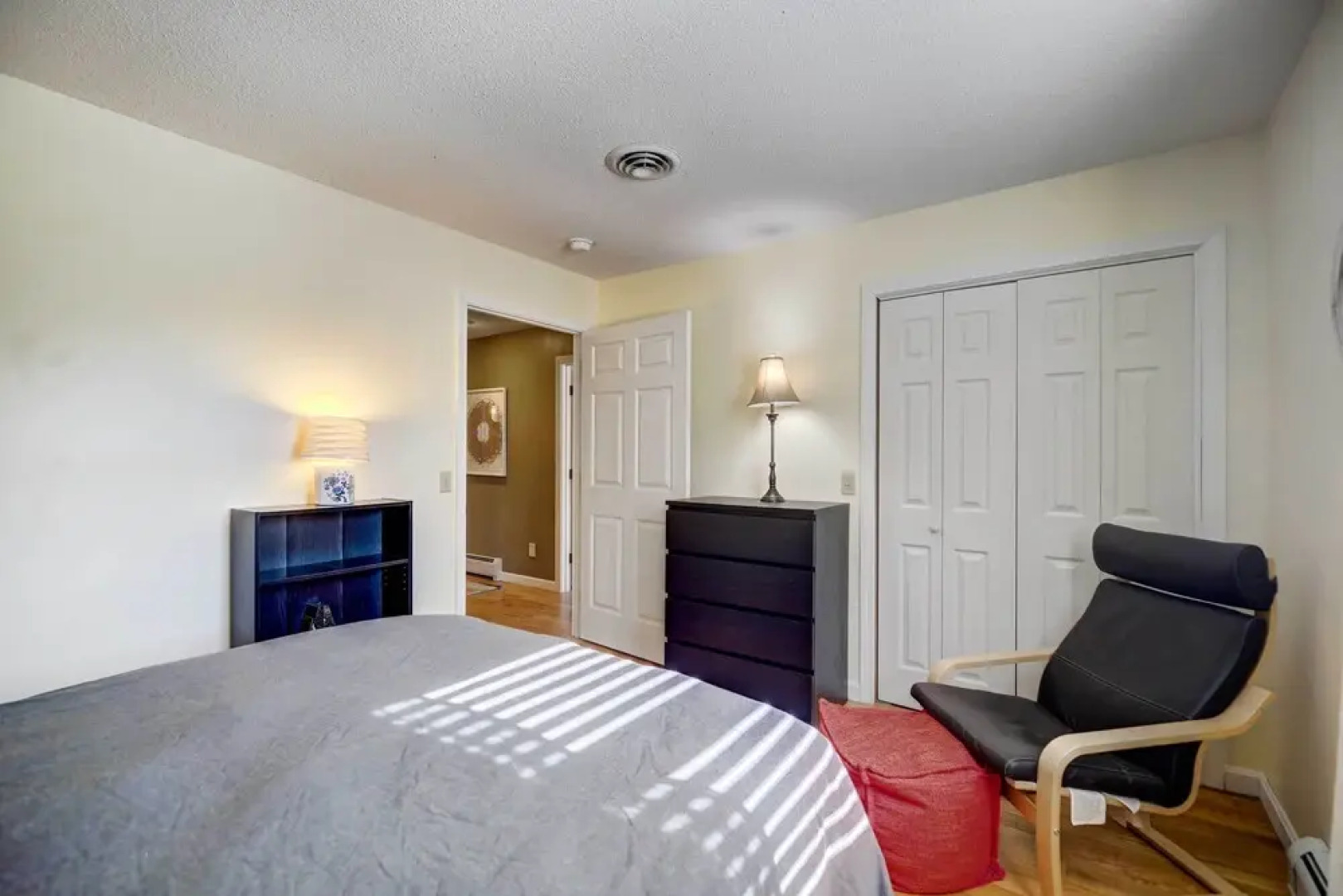 'house of Art' Group Escape By Parks & Lake!