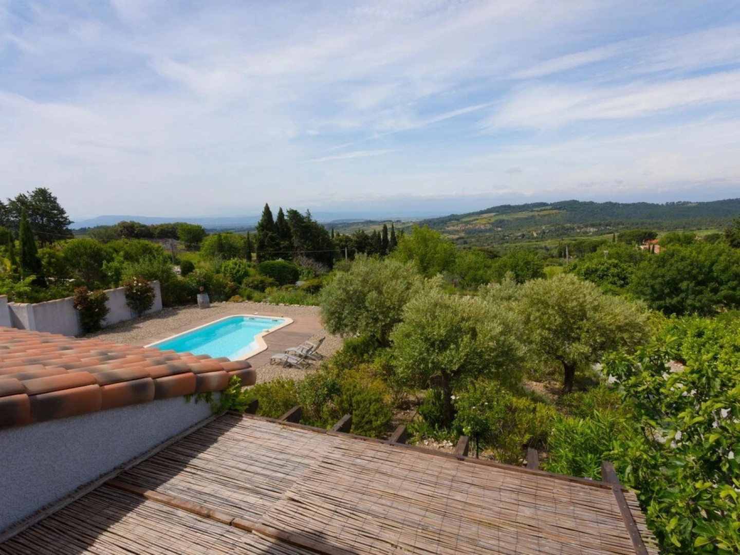 Spacious Villa With Private Swimming Pool and Jacuzzi