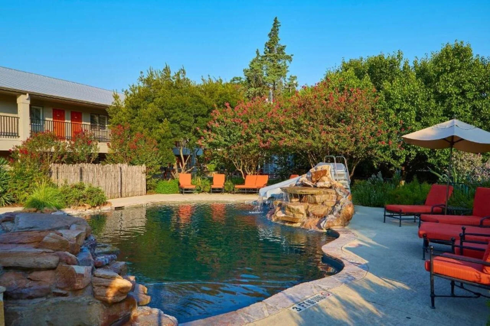 Fredericksburg Inn & Suites