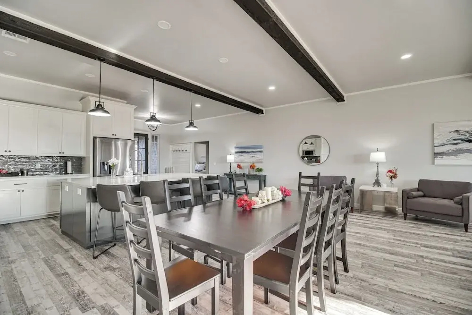 Near Shangri-la: Lake-view Monkey Island Home!