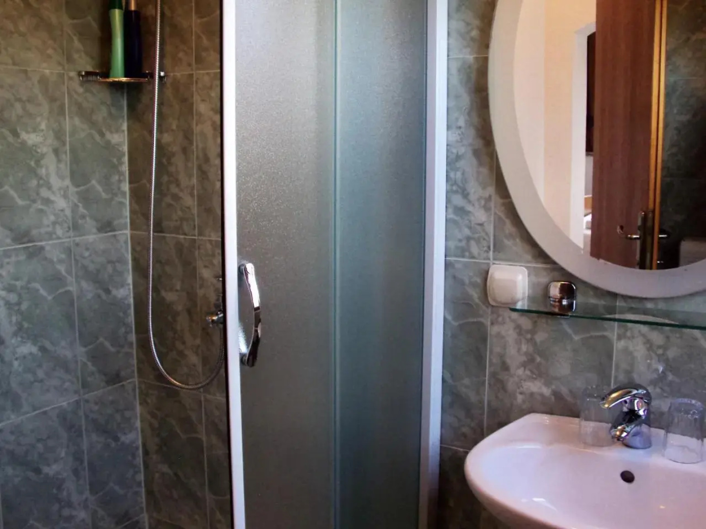 PLITVICE LAKES KONAK Daic