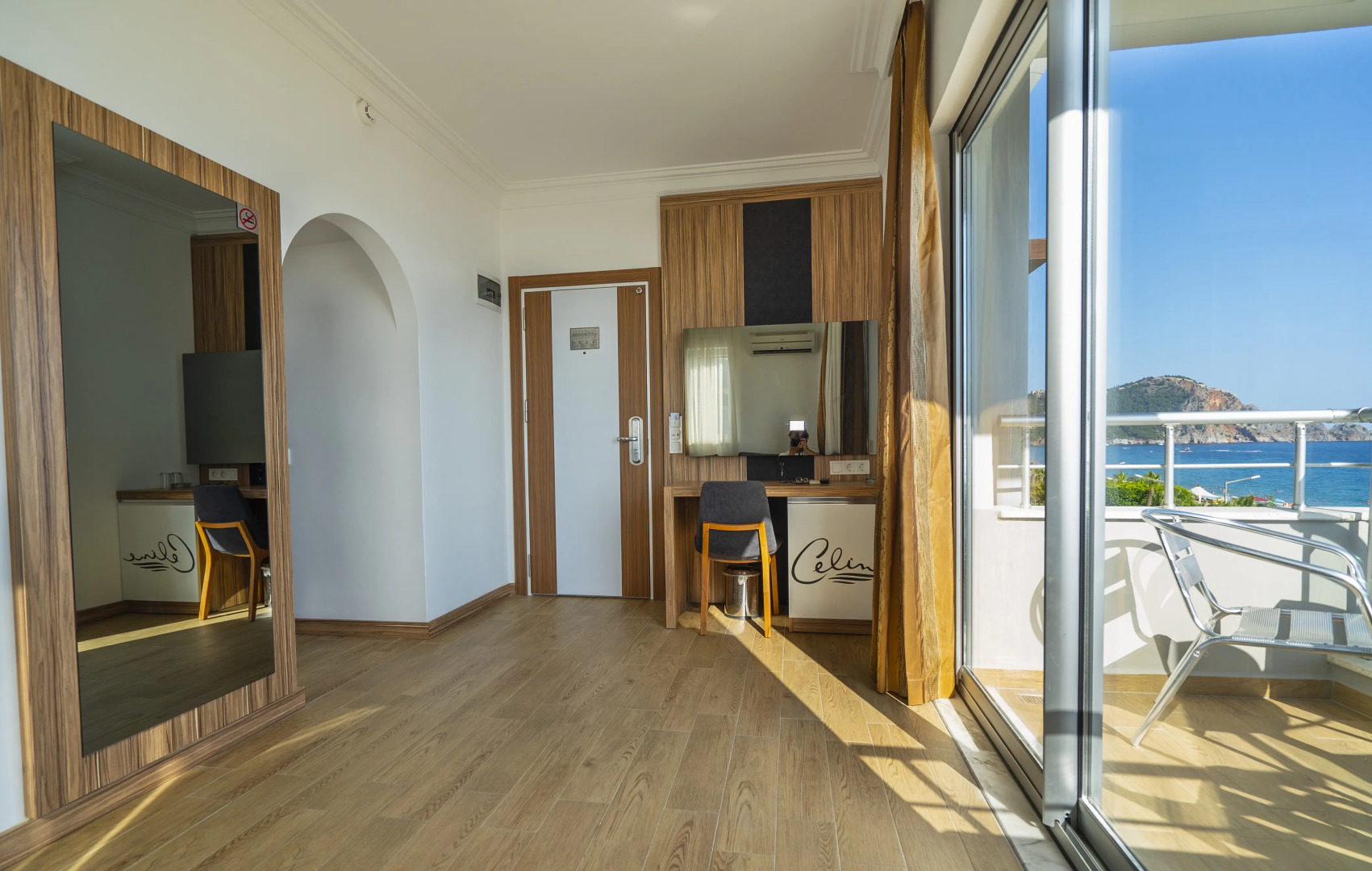 Kleopatra Celine Hotel