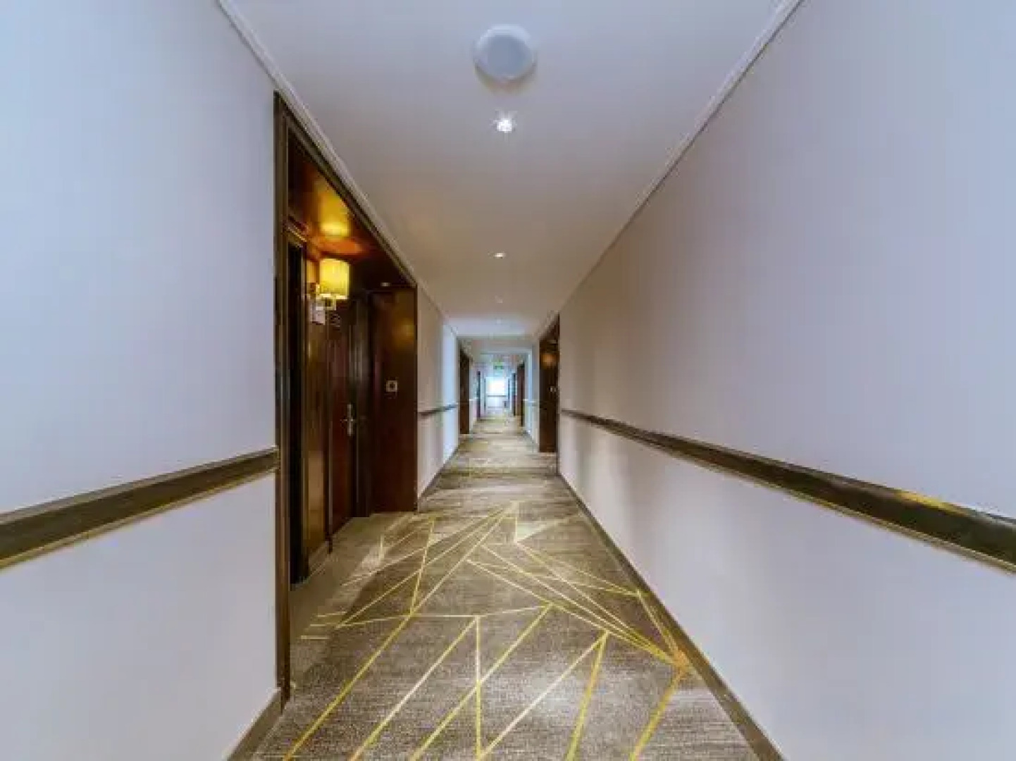 Outai Cinema Hotel (Yinfan Branch, Tangxia Square West Road)