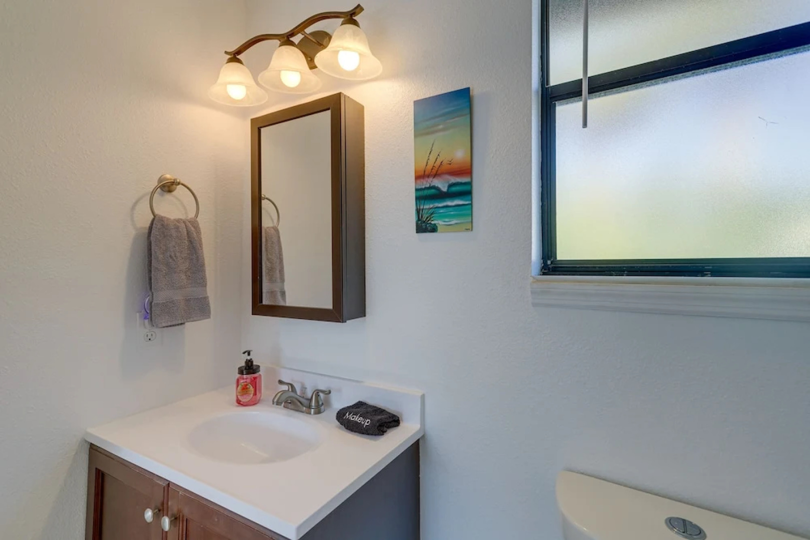 Breezy Cape Canaveral Townhome ~ 1 Mi to Beach!