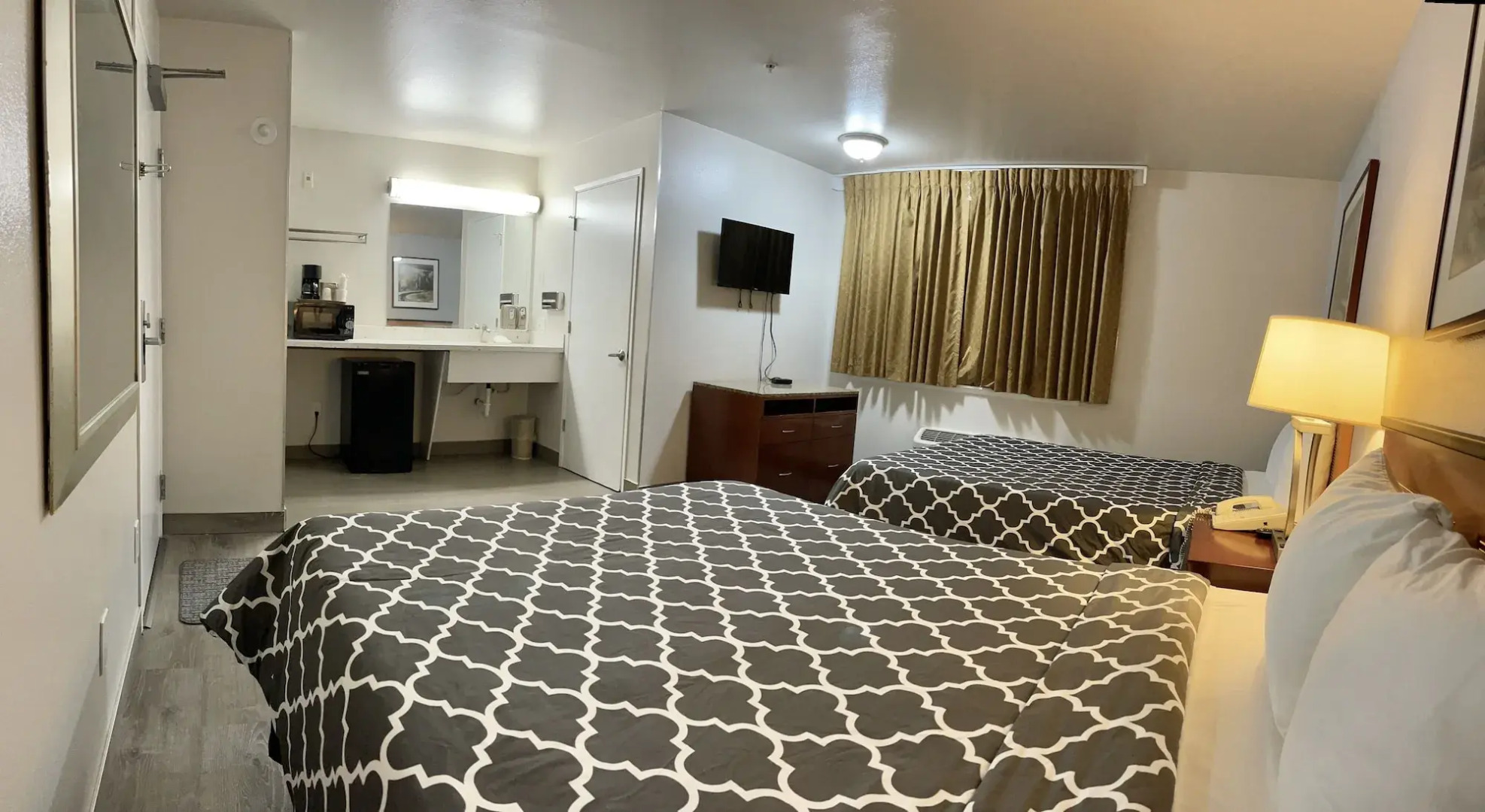 Americas Inn and Suite