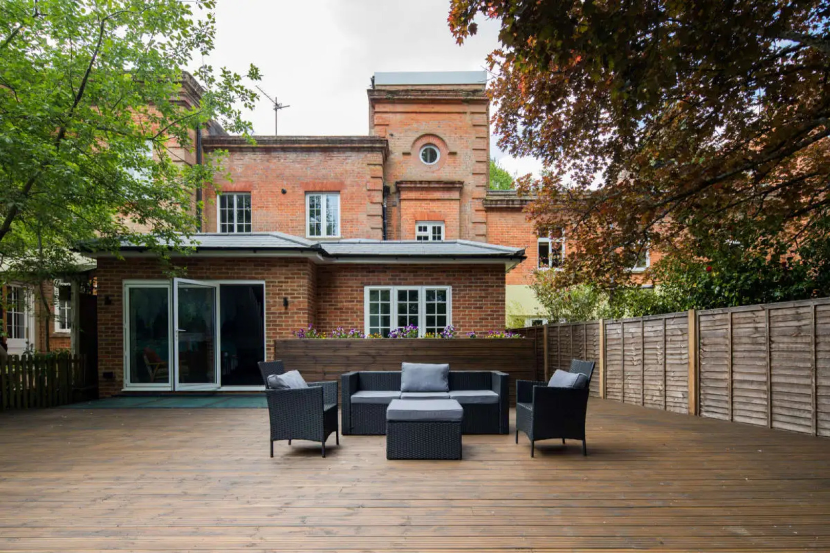 The Ascot Retreat - Spacious 3BDR Home with Parking & Garden