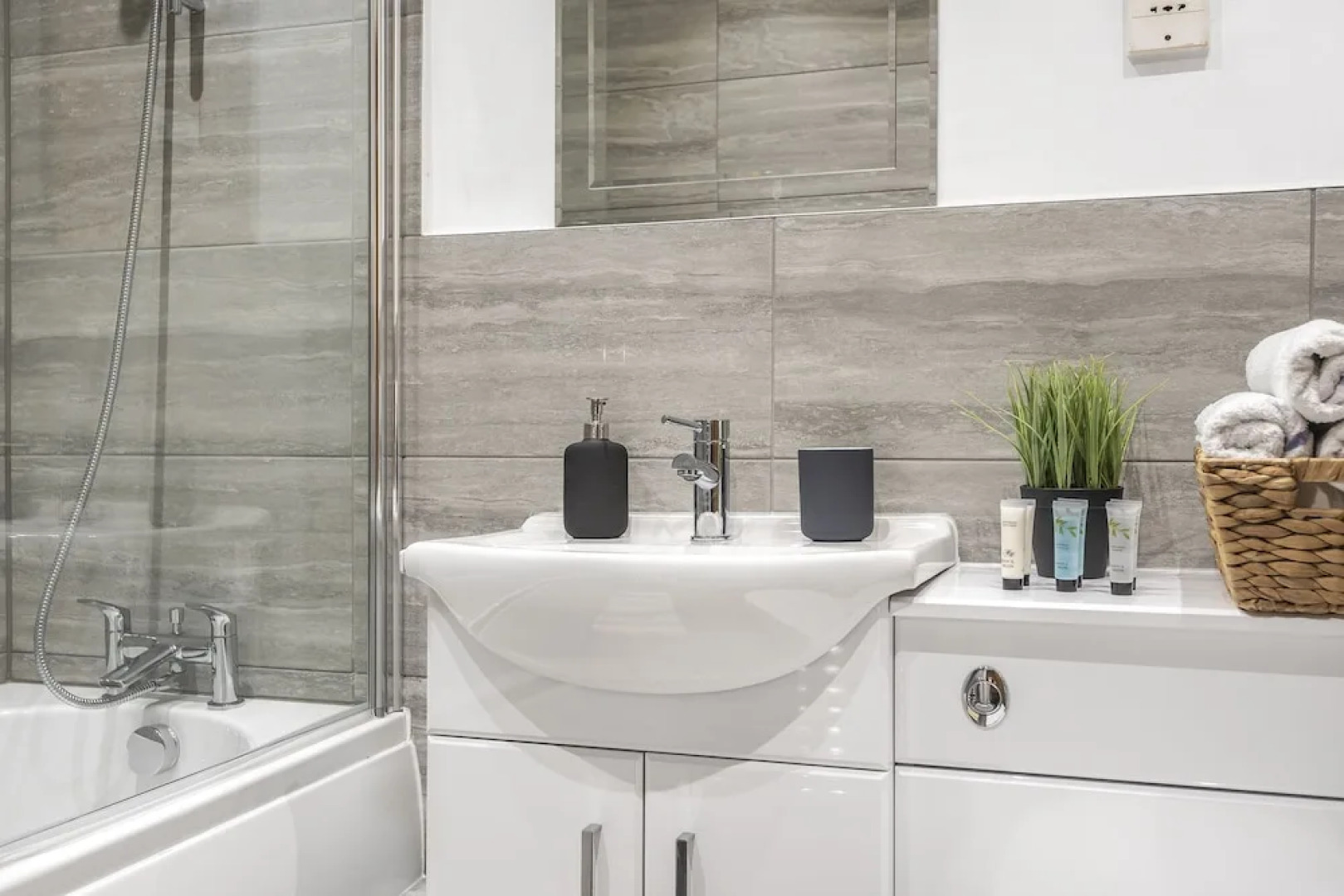 PM & Charles Luxury Apartment