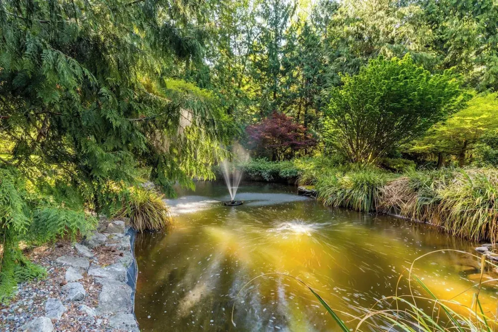 Rhythm Waters by Avantstay Garden Paradise, Pond