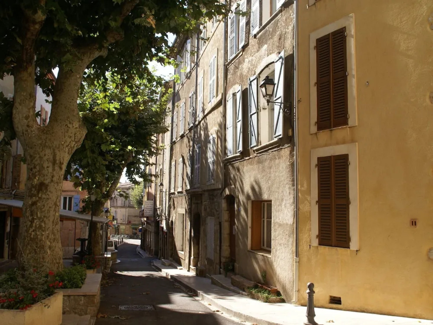 Detached Holiday Home Near the Truffle Capital of Aups, With a Shared Swimming Pool