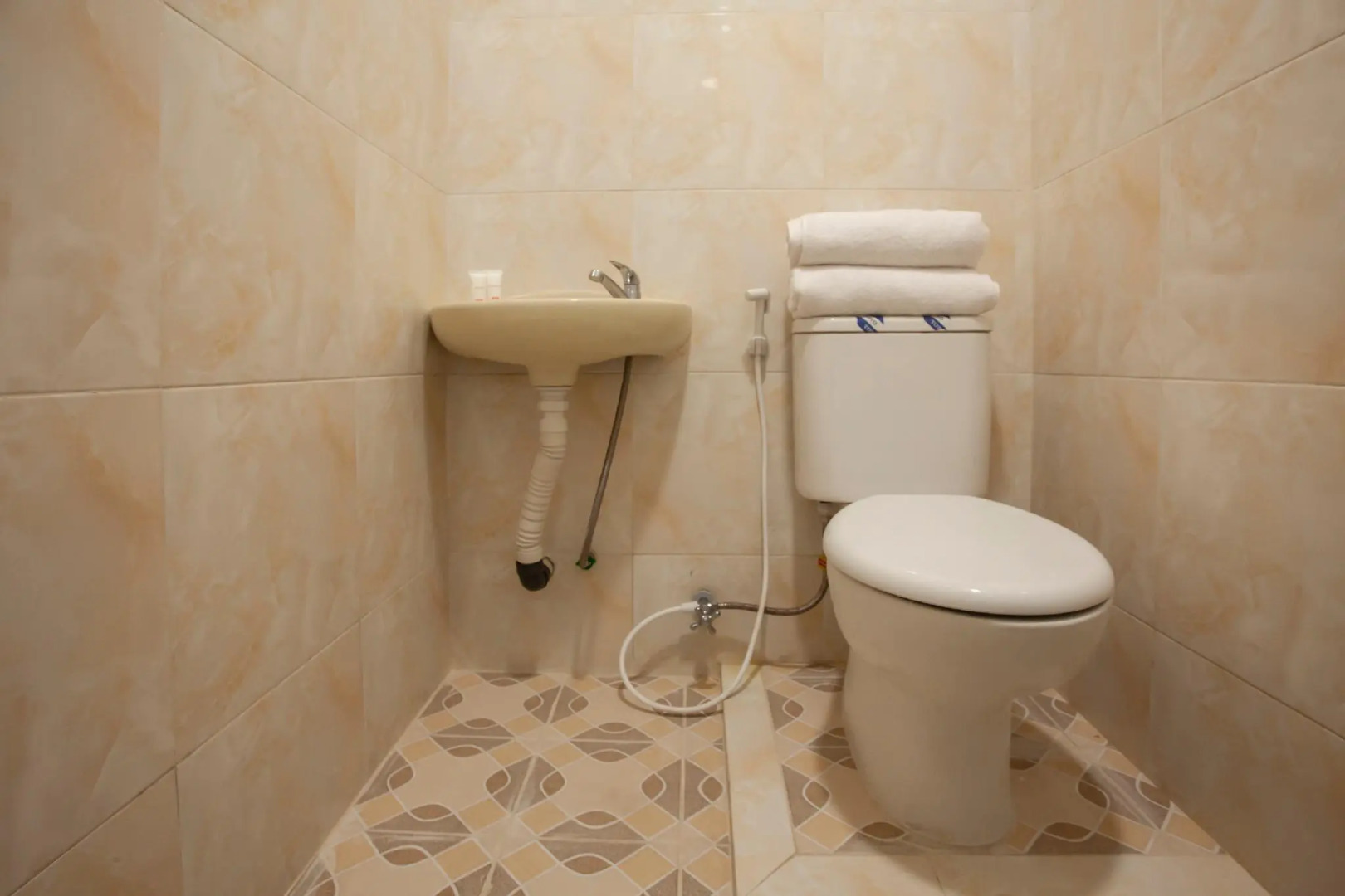 Hotel O Sopou Penginapan Rinal & Tuah