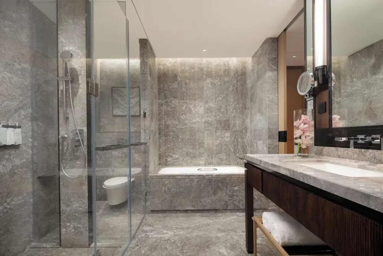 Hualuxe Yibin, An IHG Hotel