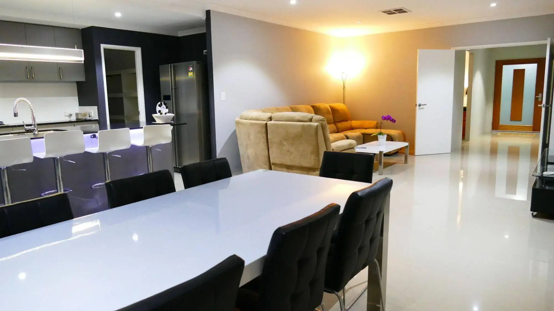 Rainbow Dream House PERTH Holiday Home