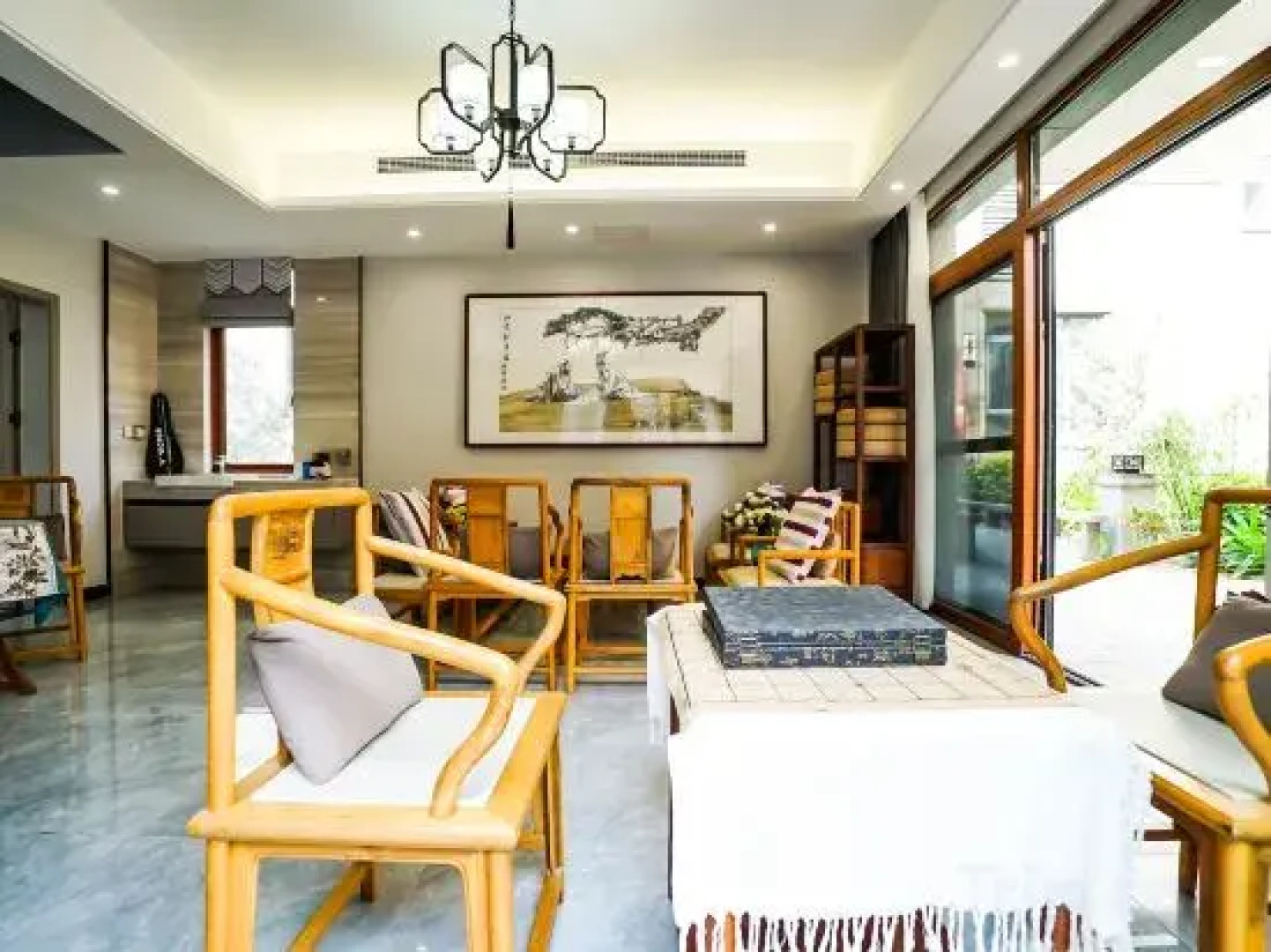 Wuzhishan Yisuli Theme Hotel