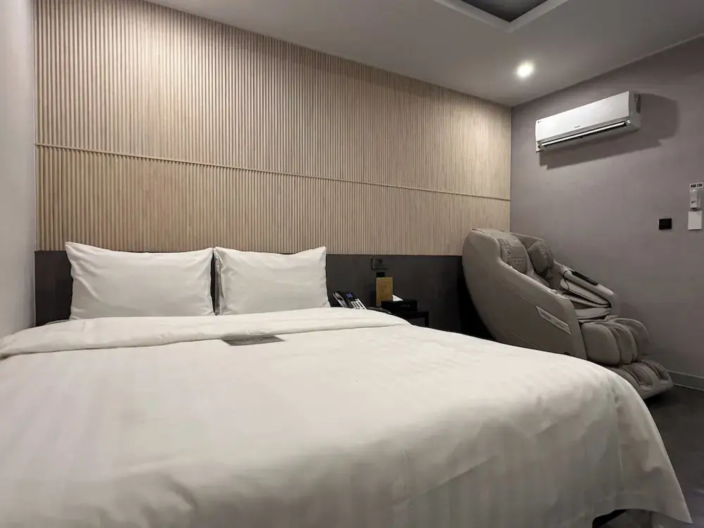 Hotel 24st Urban Brown Seosan Lake Park