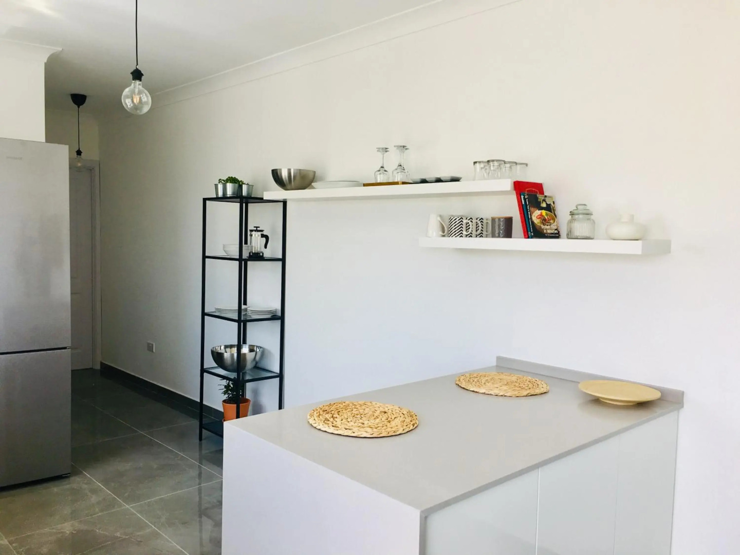 Deluxe Penthouse Charming Location Rooftop Views