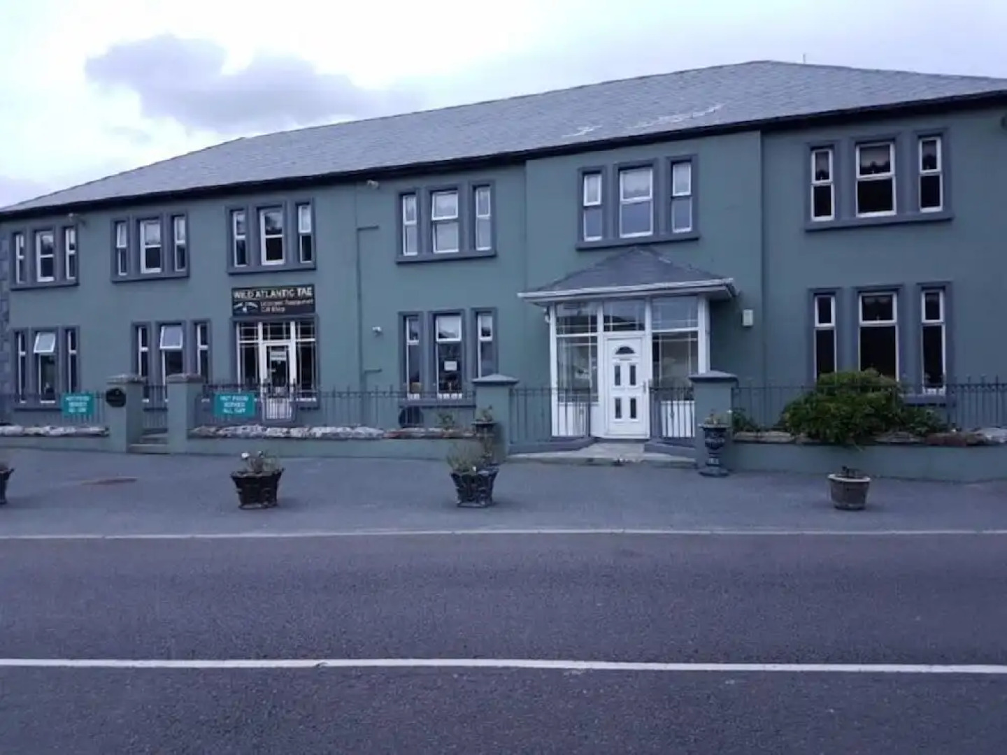 An Sean Ostan Apartments